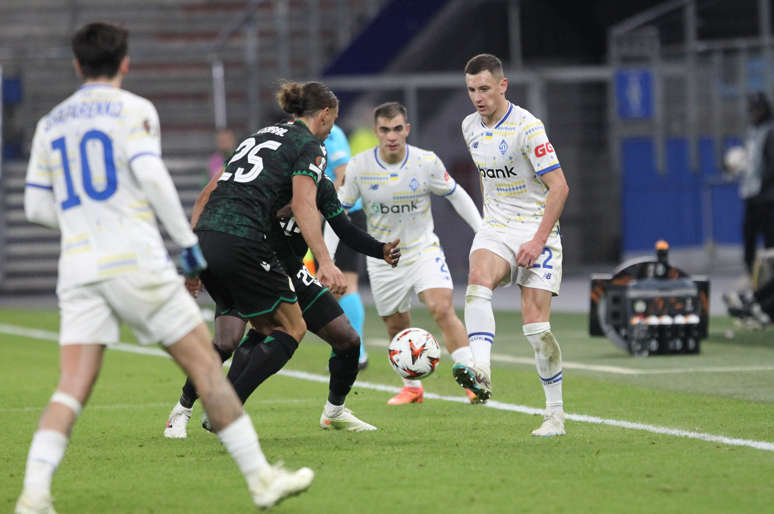 Ліга Європи: Динамо у меншості розгромно поступилося Ференцварошу